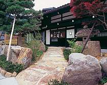 一日6組様限定のお宿!檜の半露天風呂付きのお部屋で完全プライベートタイムを!! 三蔵庵 プランをみる