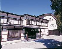 個室食事処と湯の花の浮く3つの貸切露天風呂(無料)が自慢の宿 湯元館 プランをみる