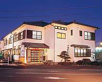 旬の幸を楽しみに気まま旅に出掛けられる小さな料理宿 旅館 炉ばた館 プランをみる