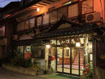 当館の玄関です。皆様のお越しをお待ち申し上げます! 小澤屋旅館 プランをみる