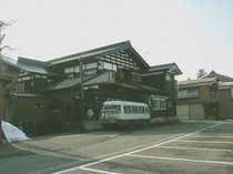 ゲレンデまで徒歩4分!舞子ゴンドラへは送迎!玄関前が駐車場! 幸七旅館 プランをみる