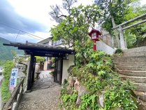晴山荘の玄関入口です♪ 晴山荘 プランをみる