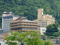雄大な自然の中に建つ鳴子ホテル 鳴子ホテル プランをみる