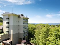 【ホテル外観】源泉100%の温泉、蔵王中央ロープウェイが目の前と立地などに恵まれた便利な温泉旅館 ルーセント タカミヤ プランをみる