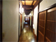 「本館」客室の狭い廊下