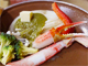 カニ・ブロッコリー・タマネギ・エノキのバター陶板焼き ～バジル風味～