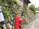 石積みの壁にレトロな消火栓がよく合う